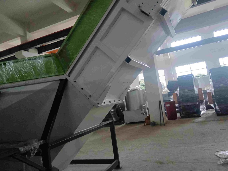 อะไรคือลักษณะของอ่างล้างจานที่มีดโกนโซ่?